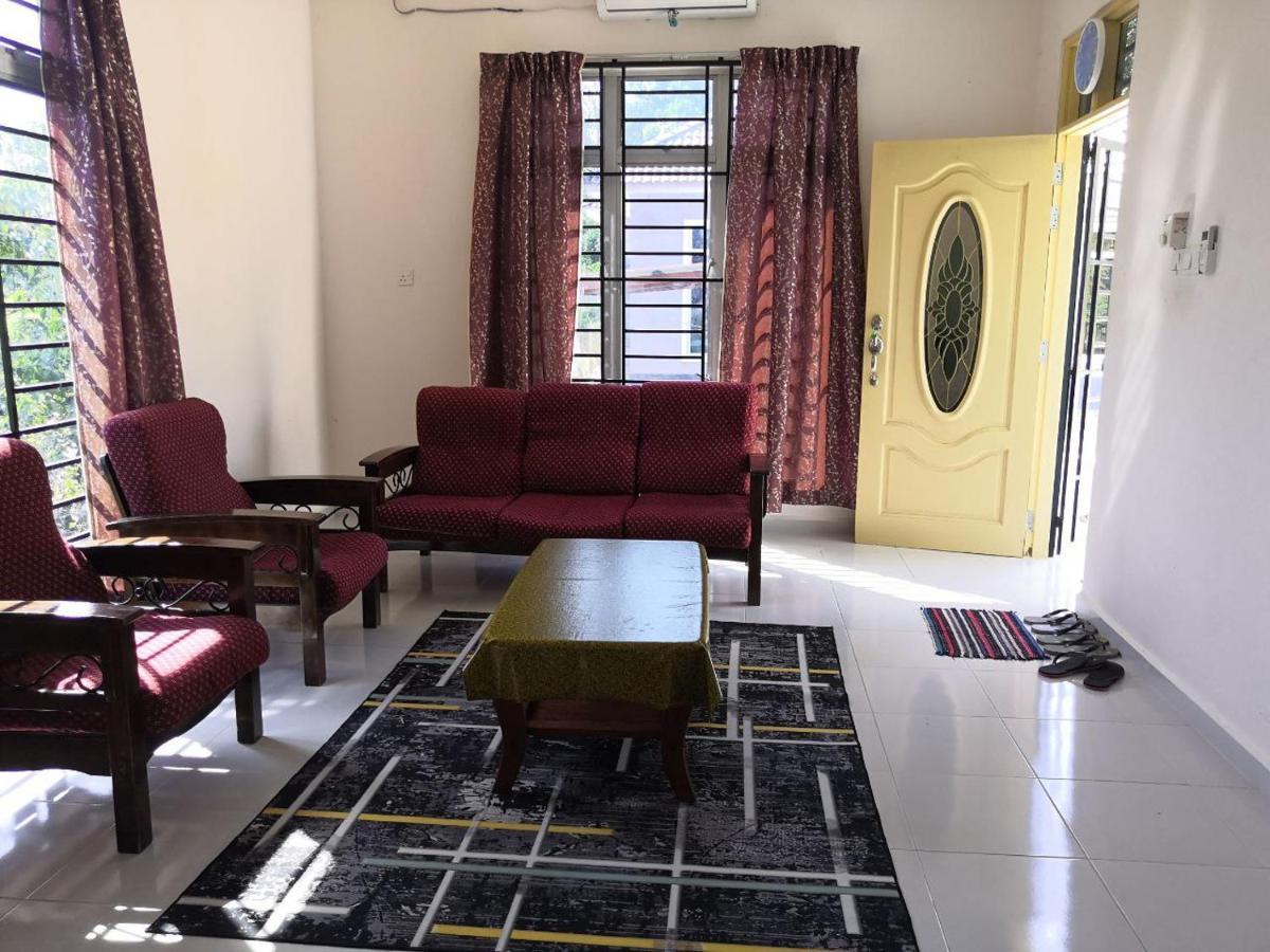 UMMI'S Homestay Besut Kampung Kuala Besut Luaran gambar
