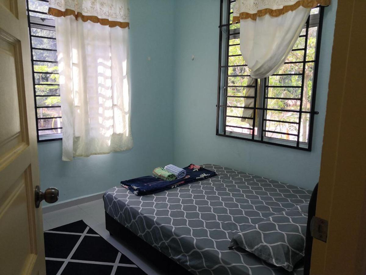 UMMI'S Homestay Besut Kampung Kuala Besut Luaran gambar