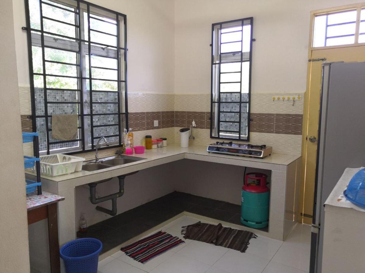 UMMI'S Homestay Besut Kampung Kuala Besut Luaran gambar